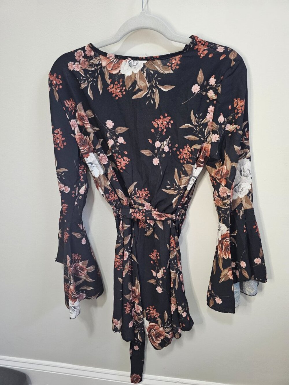 Boohoo Black Floral Wrap Top Bell Sleeve Romper NWT - Picture 3 of 5